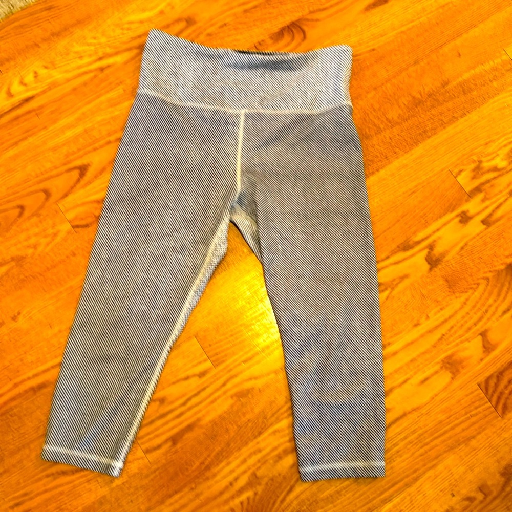 Excellent condition Zyia racer light and tight capri size 6-8